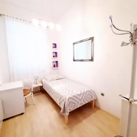 Ory Near The Center With Free Parking بولا